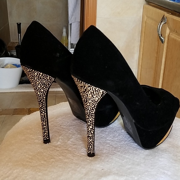 Shoes - Picture 4 of 6